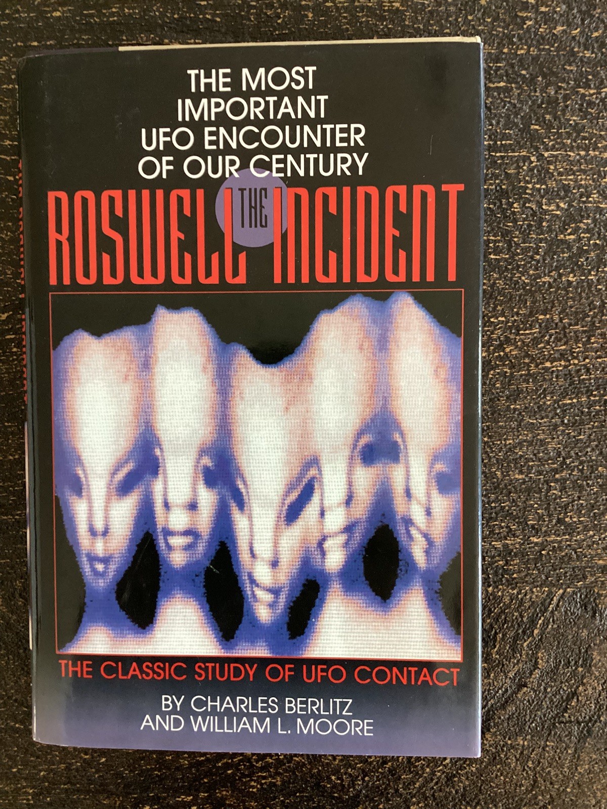 The Roswell Incident by Charles Berlitz & William Moore 1988 PB VG