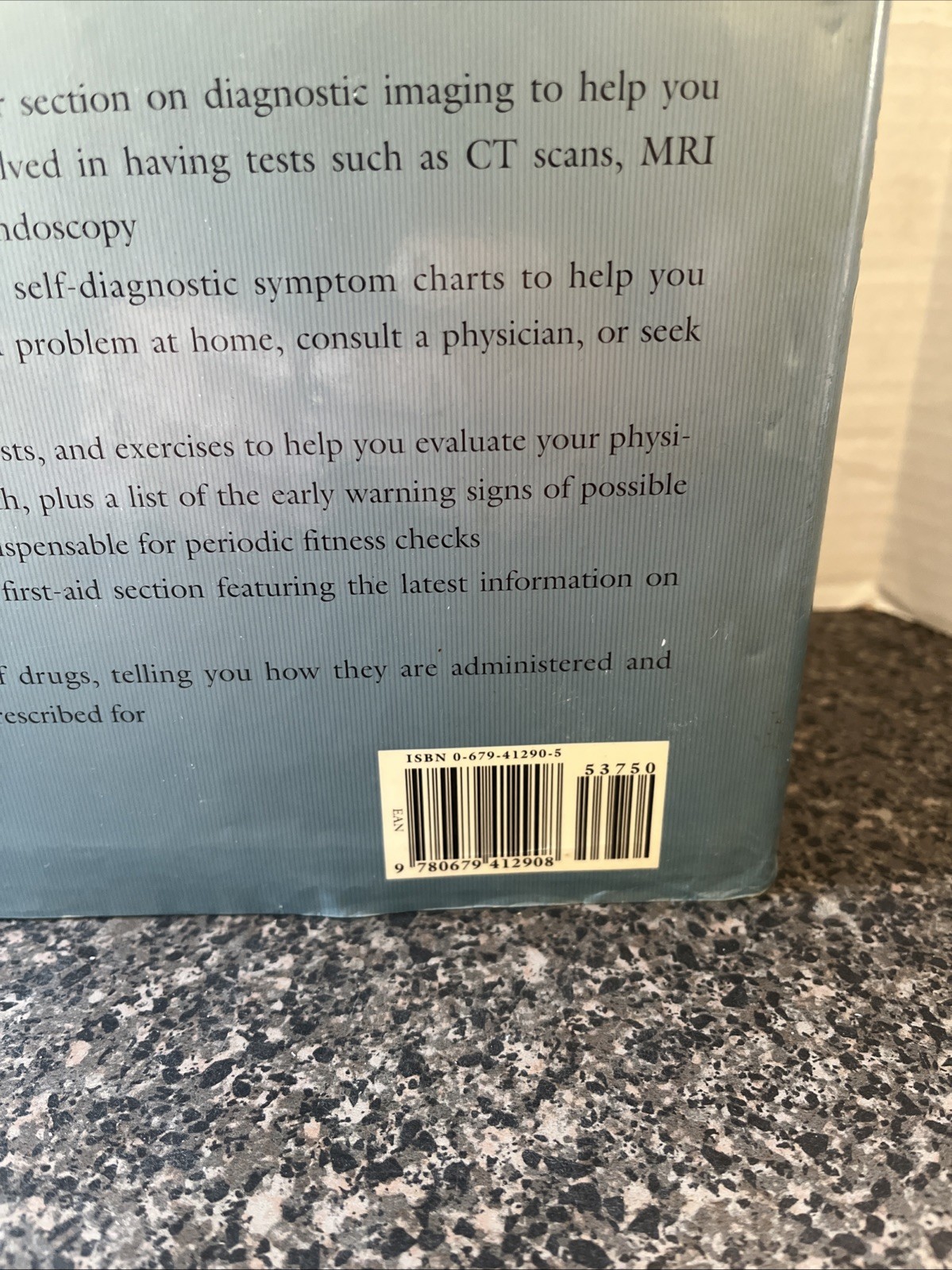 The American Medical Association Family Medical Guide 880 pages Hardcover