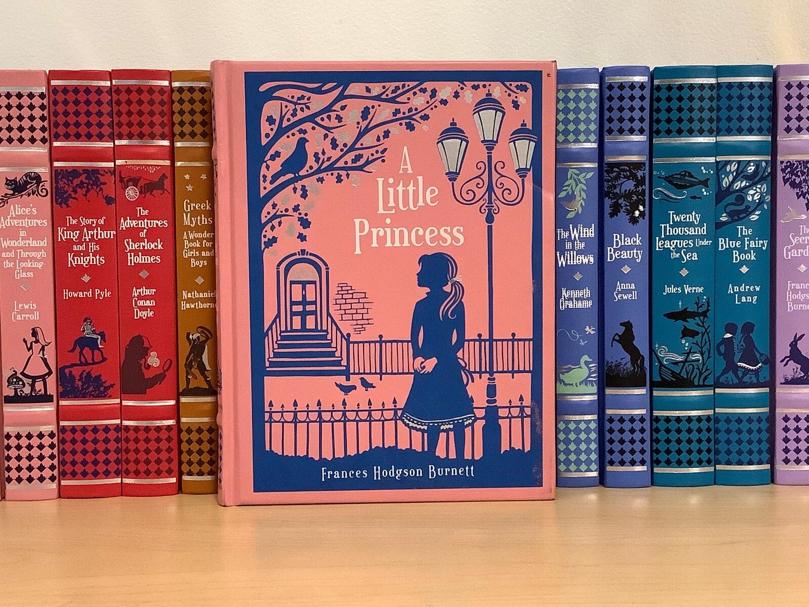 A Little Princess by Frances Hodgson Burnett – leather-bound / Good