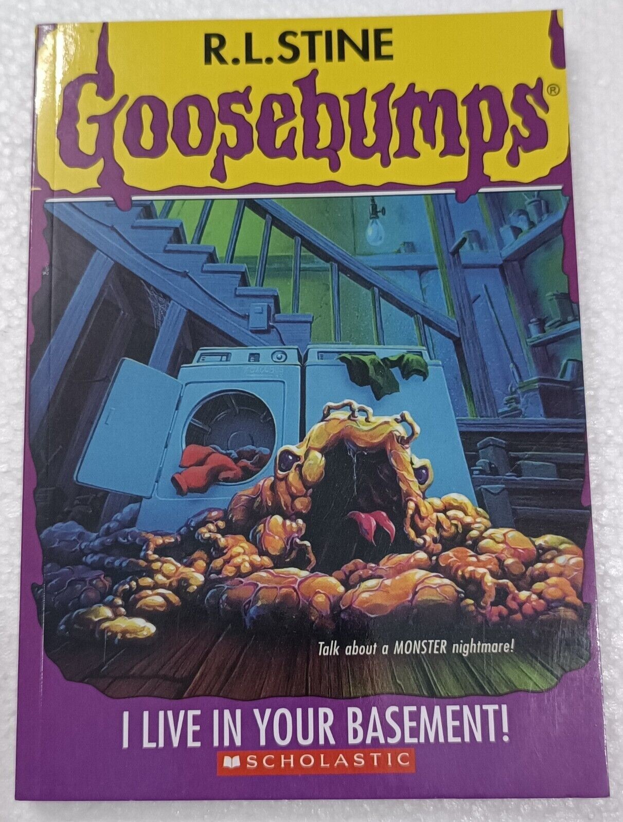 FREE SHIPPING – I Live in Your Basement! by R. L. Stine (Goosebumps #61) – NEW