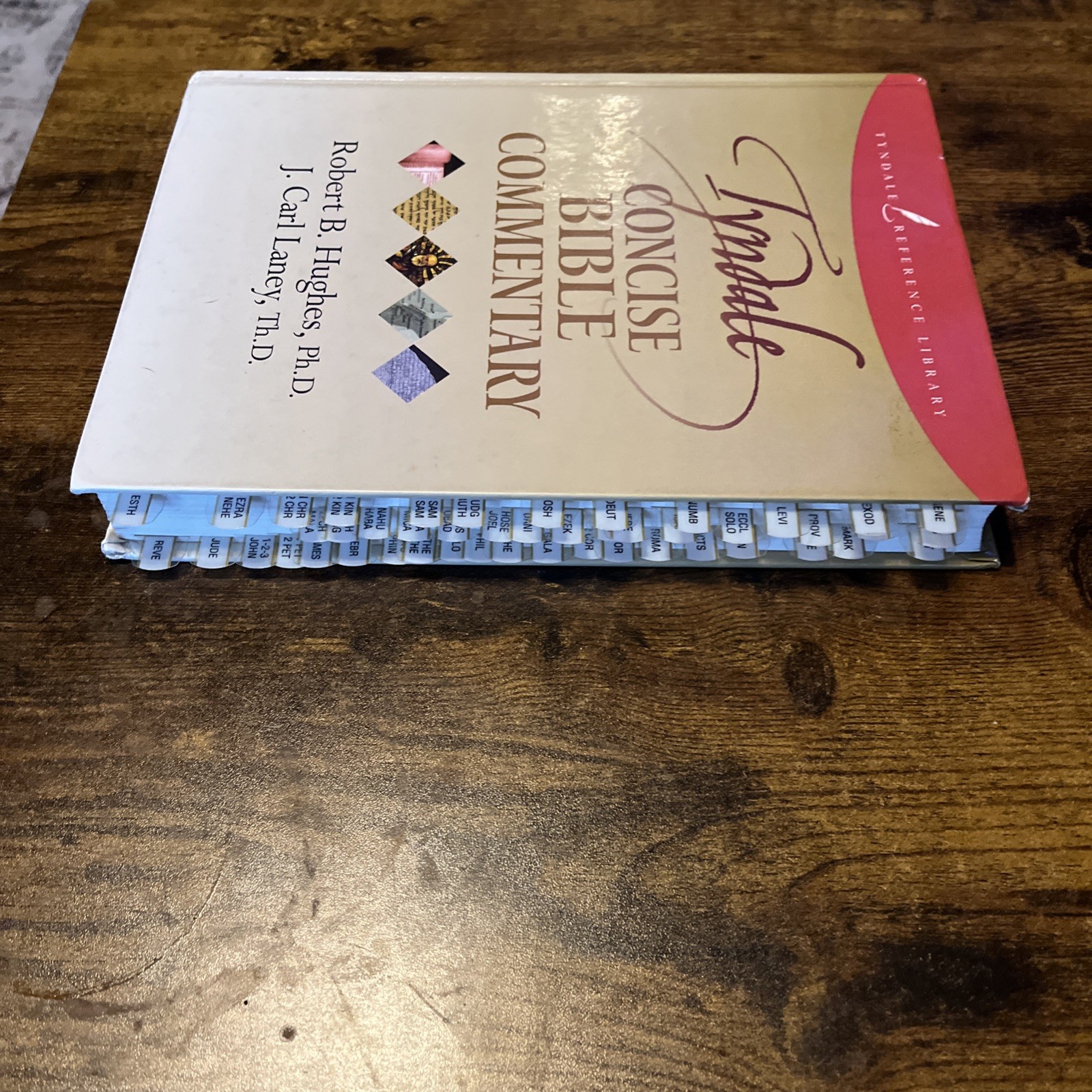 Tyndale Concise Bible Commentary by Robert B Hughes: Used