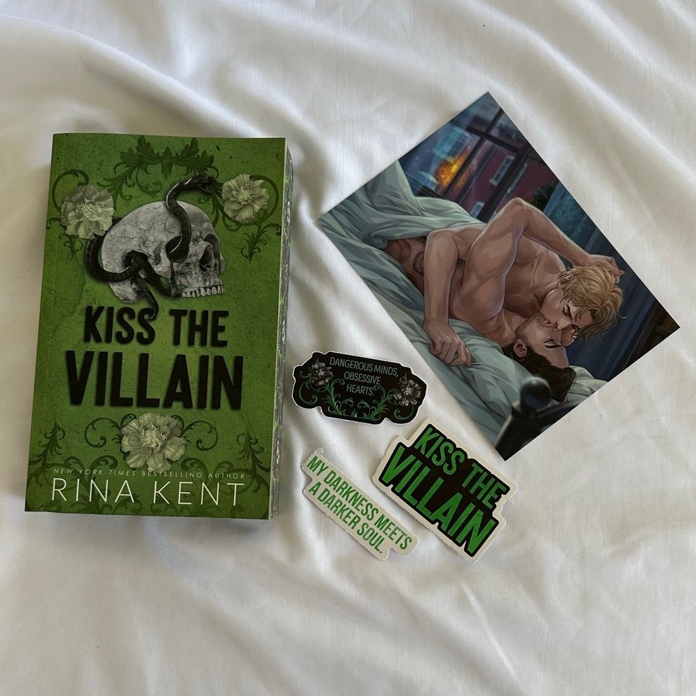 *Signed* Kiss The Villain Rina Kent Walmart Exclusive Paperback W/ Art