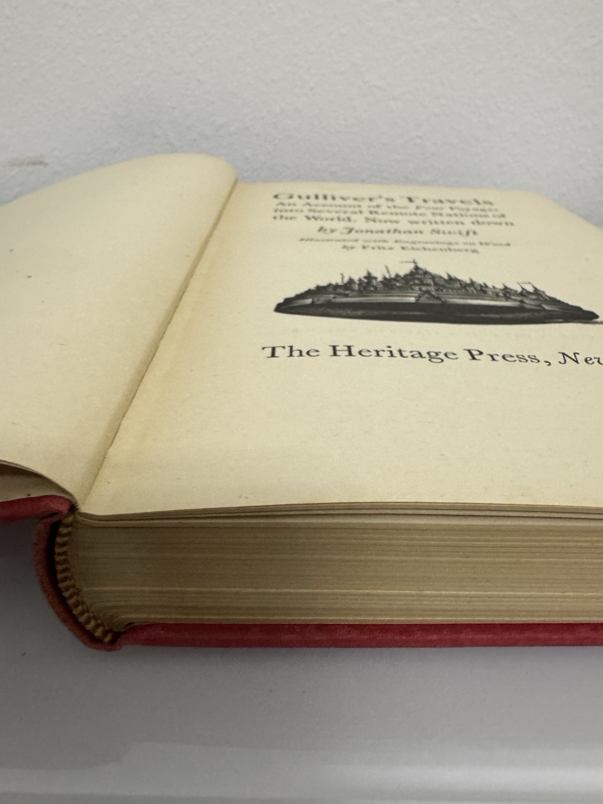 Gulliver’s Travels 1940 Heritage Press Illustrated Slipcase + Sandglass
