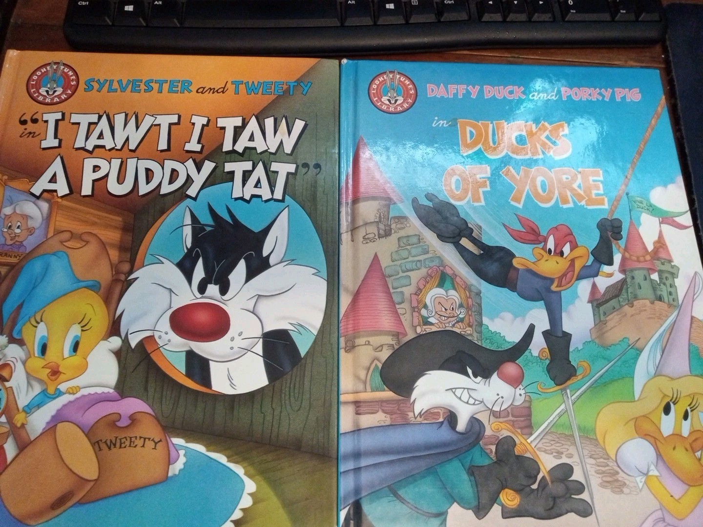 2 Looney Tunes Library Books 1990 Daffy Duck & Porky Pig Sylvester & Tweety