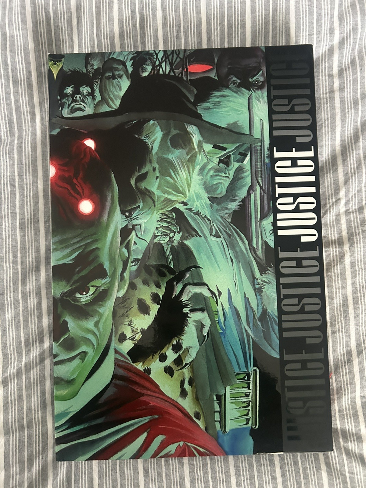 ABSOLUTE JUSTICE HARDCOVER 2024 EDITION (496 Pages) Hardback by Alex Ross