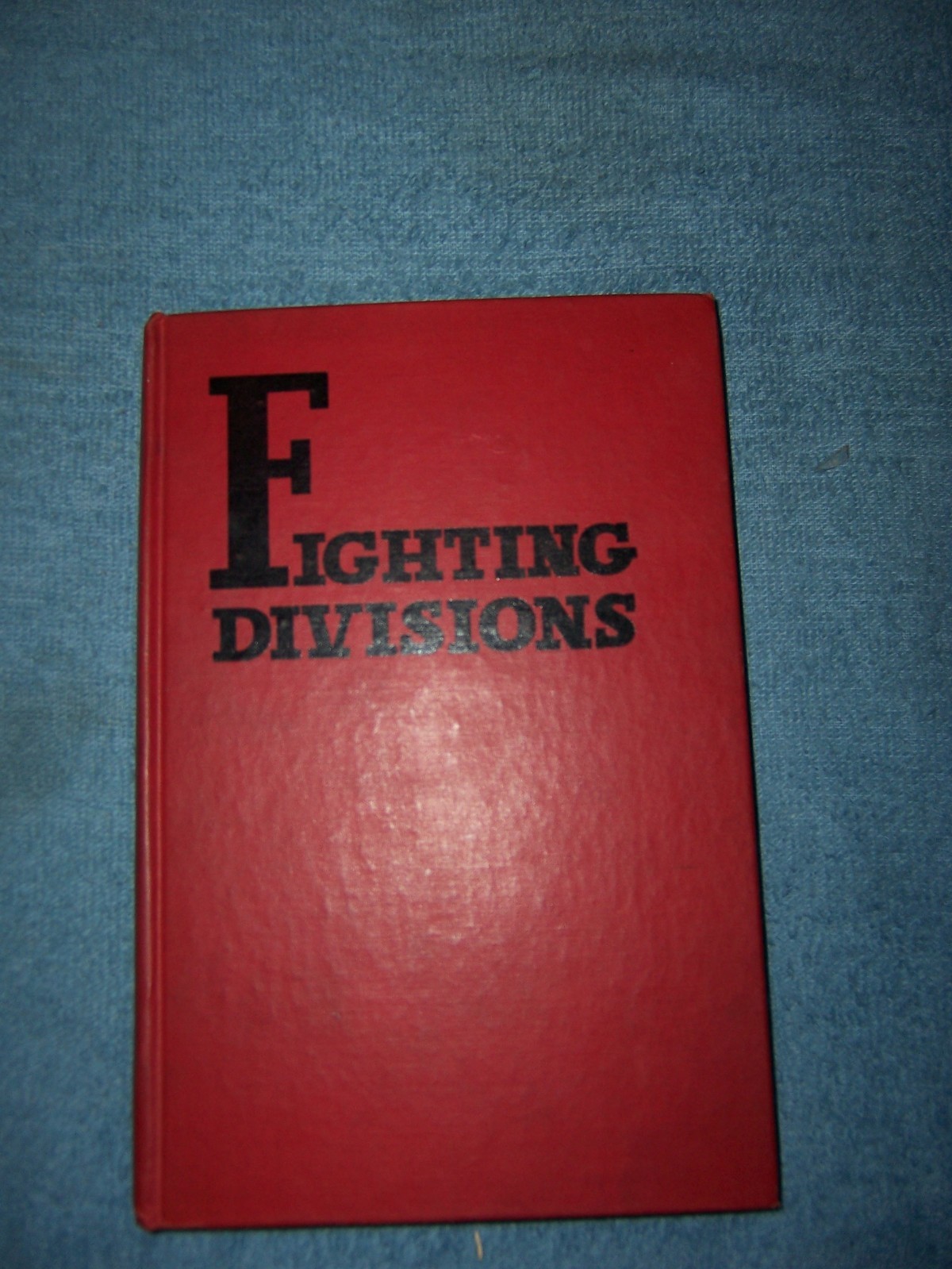 FIGHTING DIVISIONS/1st Ed/HC/Military/War/WWII 1939-45
