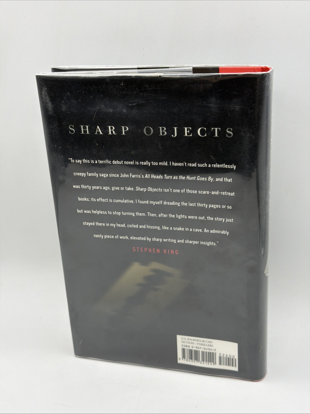 Sharp Objects: A Novel by Gillian Flynn 1st Edition 2006 Shaye Areheart Books