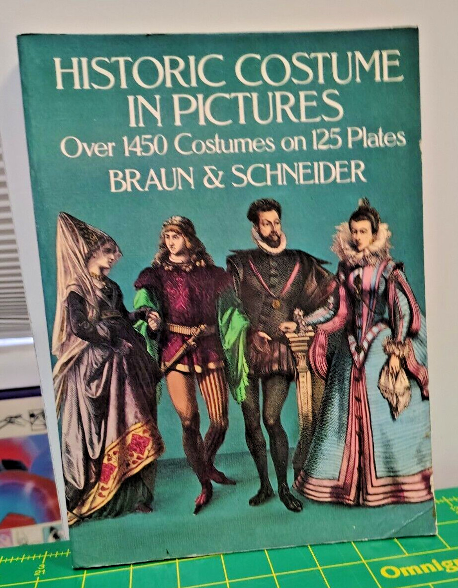 Historic Costume in Pictures Braun & Schneider Dover Trade Paperback 1975 VG