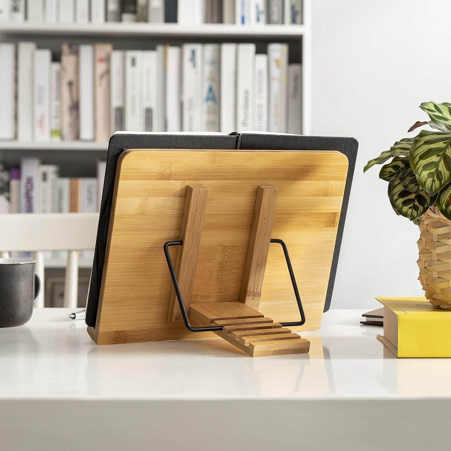 Portable Bamboo Book Holder – Sturdy, Adjustable Design for Cooking & Reading