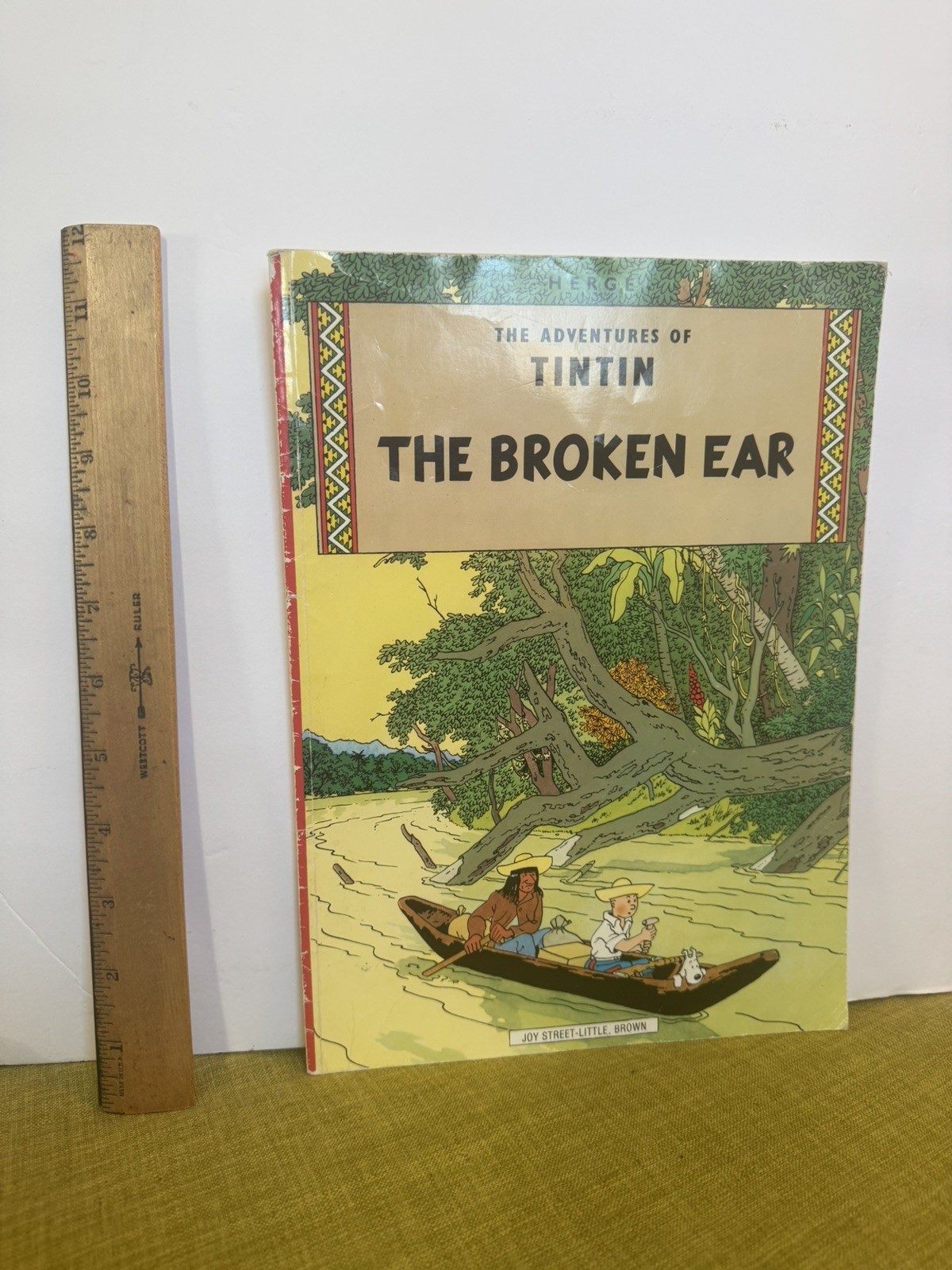 THE BROKEN EAR (THE ADVENTURES OF TINTIN) Herge Paperback Book *Good Condition*