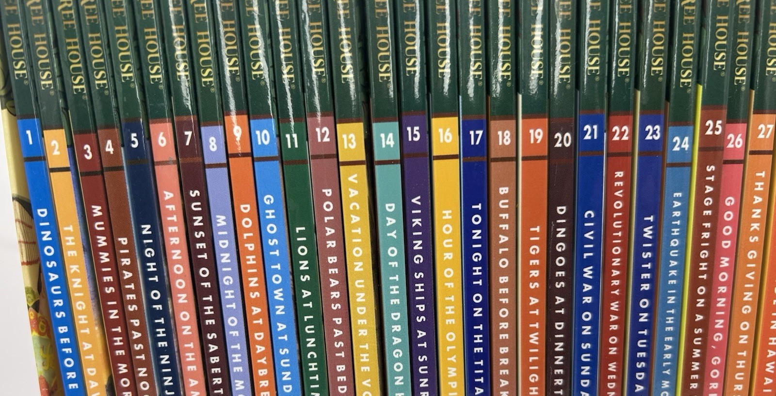 Magic Tree House Books 1-28 Boxed Set by Mary Pope Osborne (2008) English