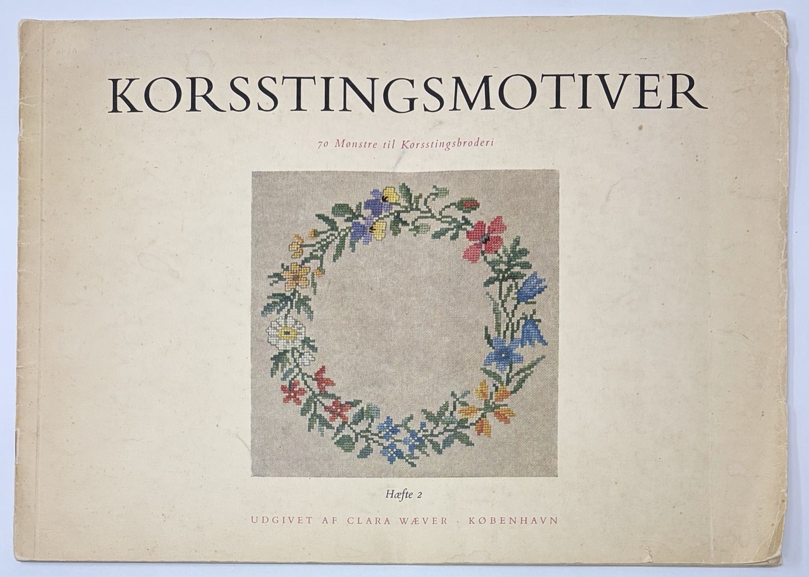 Korsstingsmotiver Cross Stitch Pattern Motifs Booklet 2 Clara Wæver Wreath Cover