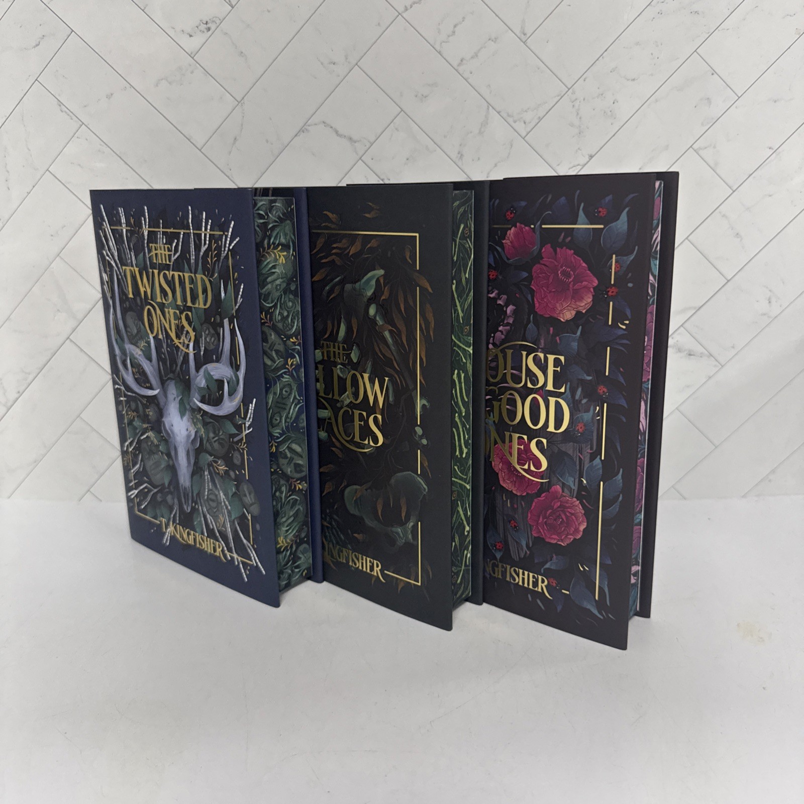 Illumicrate Evernight T. Kingfisher Set Hardback Exclusive Sprayed Edges Signed