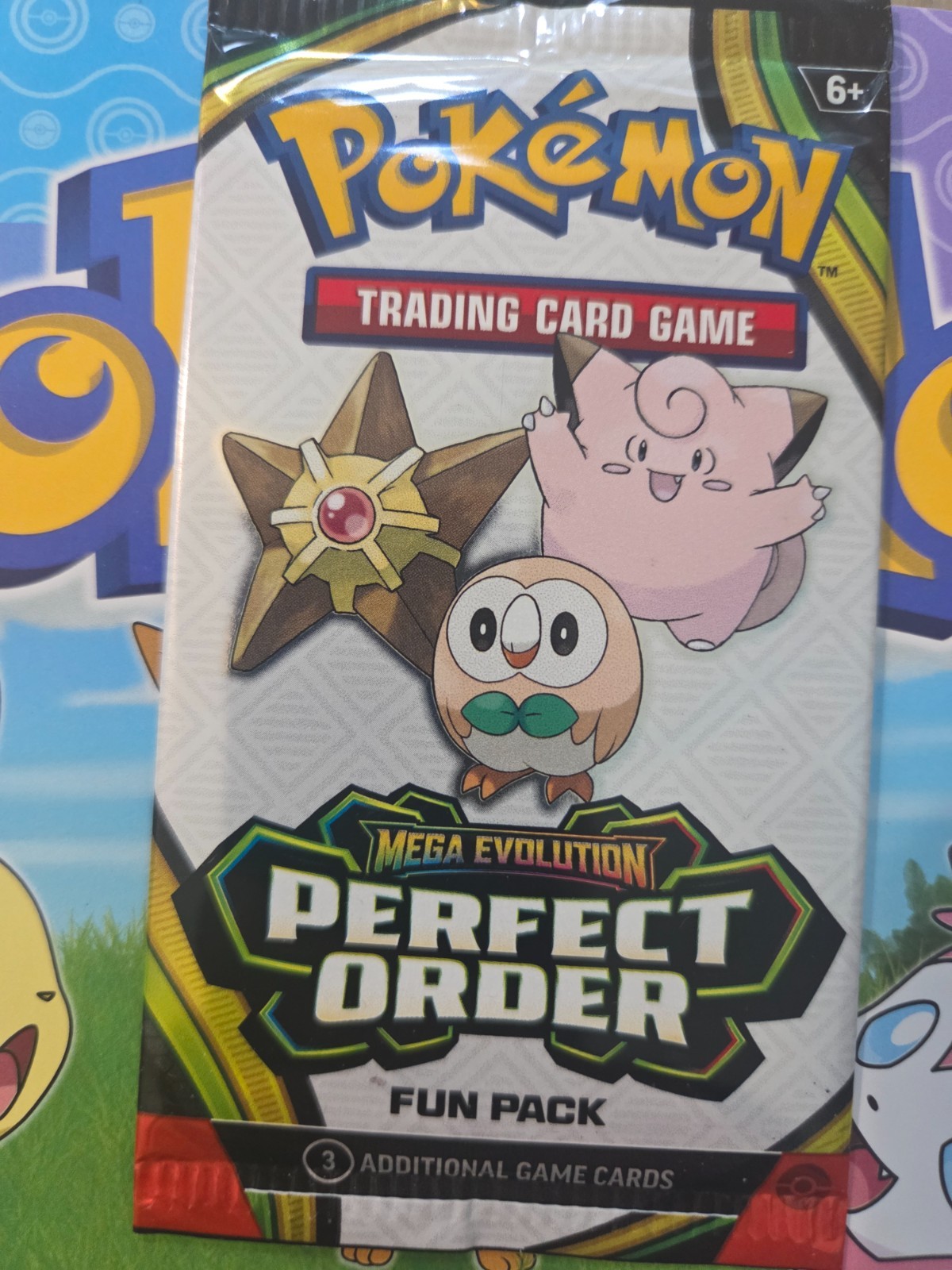 Pokemon Eevee Evolution Collide-100% Official Magazine-Includes 3 Pokemon Cards