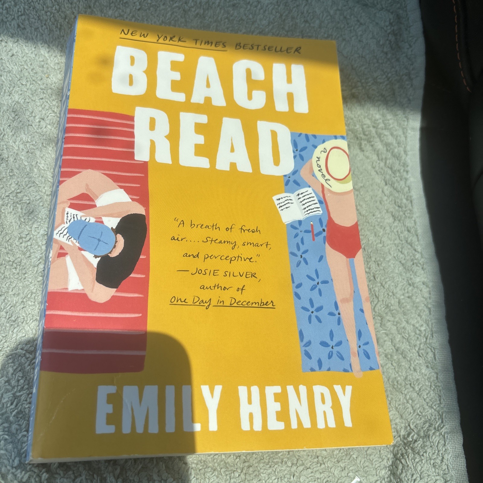 Beach Read by Emily Henry (2020, Trade Paperback)