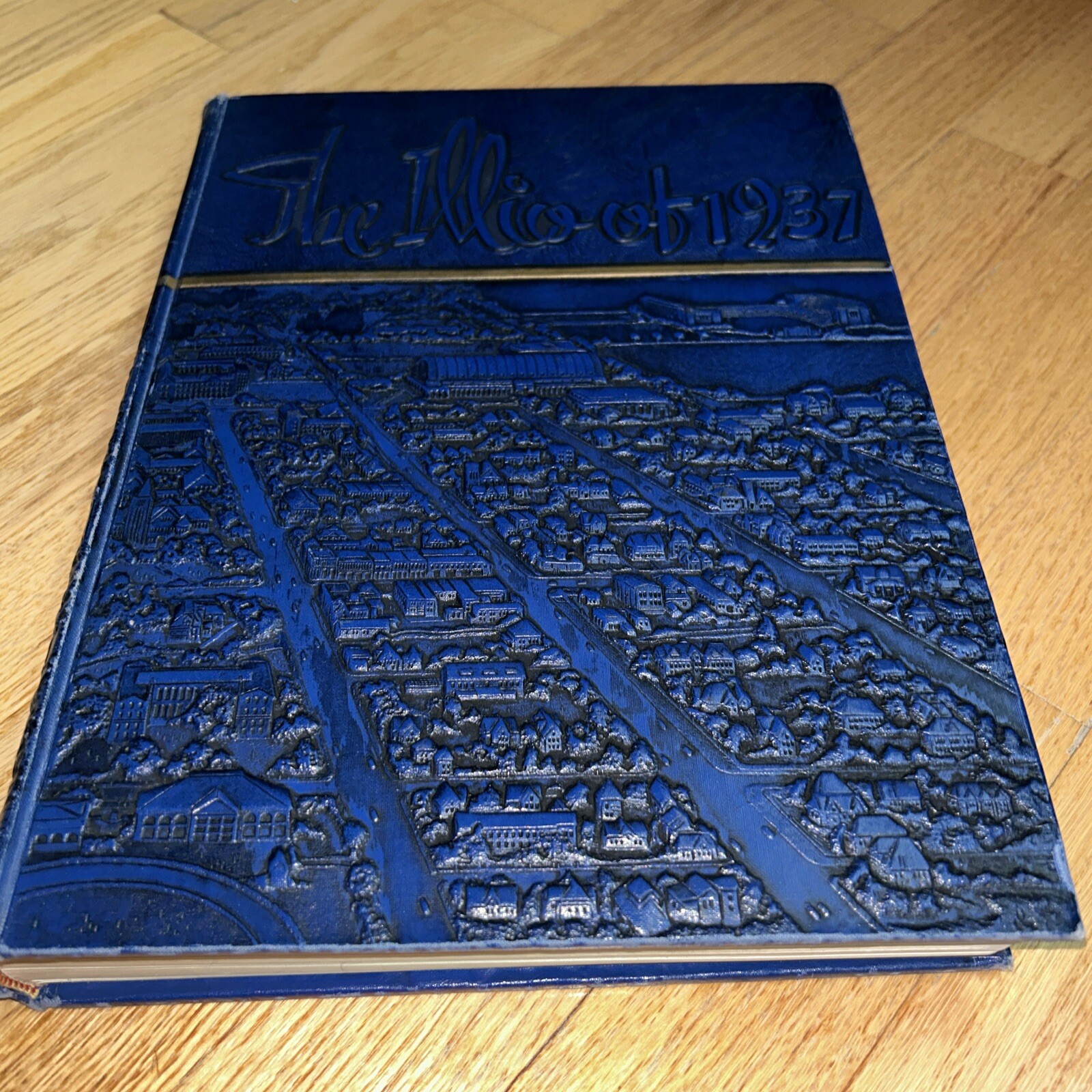 1937 UNIVERSITY OF ILLINOIS YEARBOOK – 544 pages NO SIGNATURES