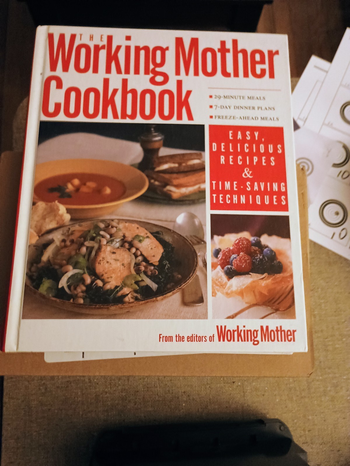 Working Mother Cookbook : Fast, Easy Recipes from the Editors of Working Mother.