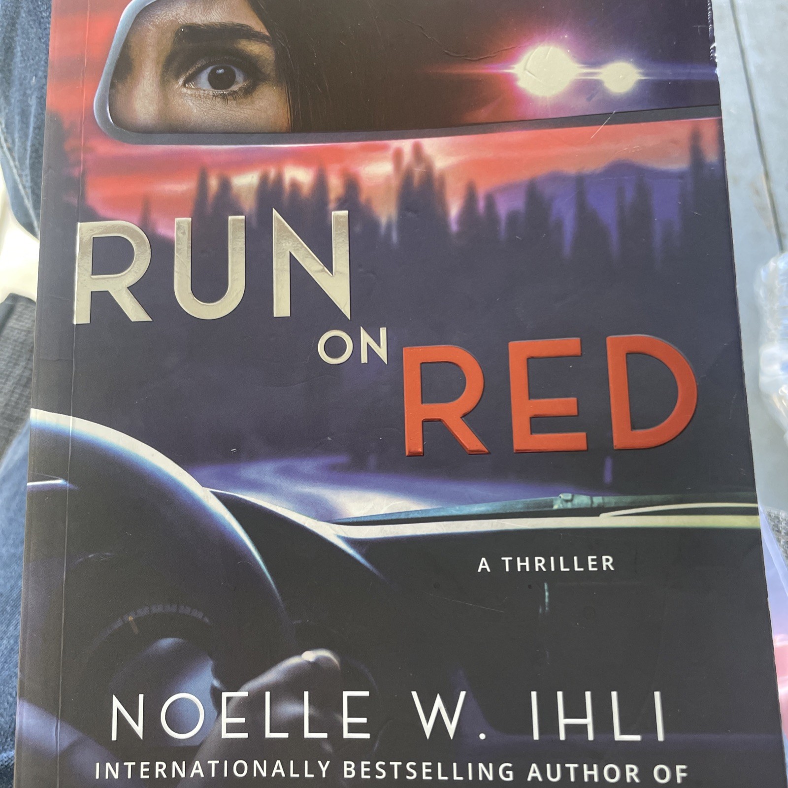 Run on Red: Deluxe Stenciled Edges by Noelle West Ihli (2026, Trade Paperback)