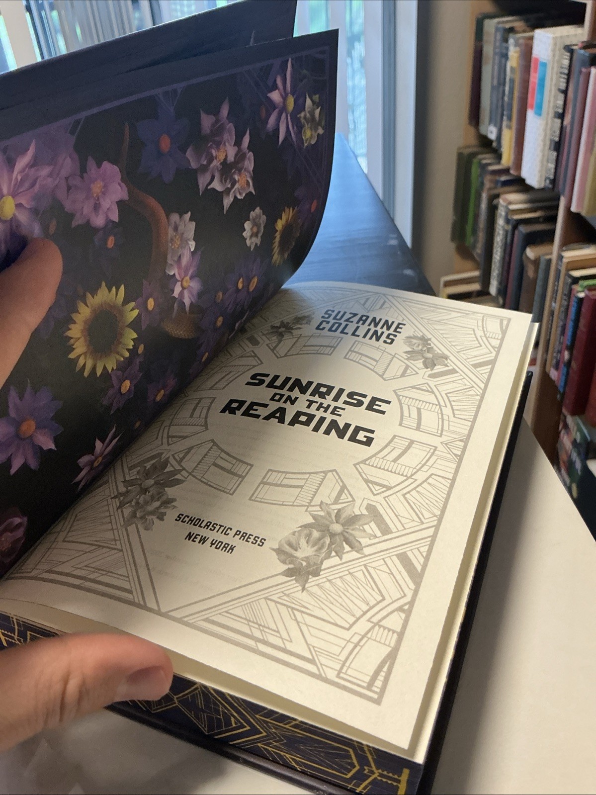 DELUXE SPRAYED EDGES ED. Suzanne Collins SUNRISE ON THE REAPING