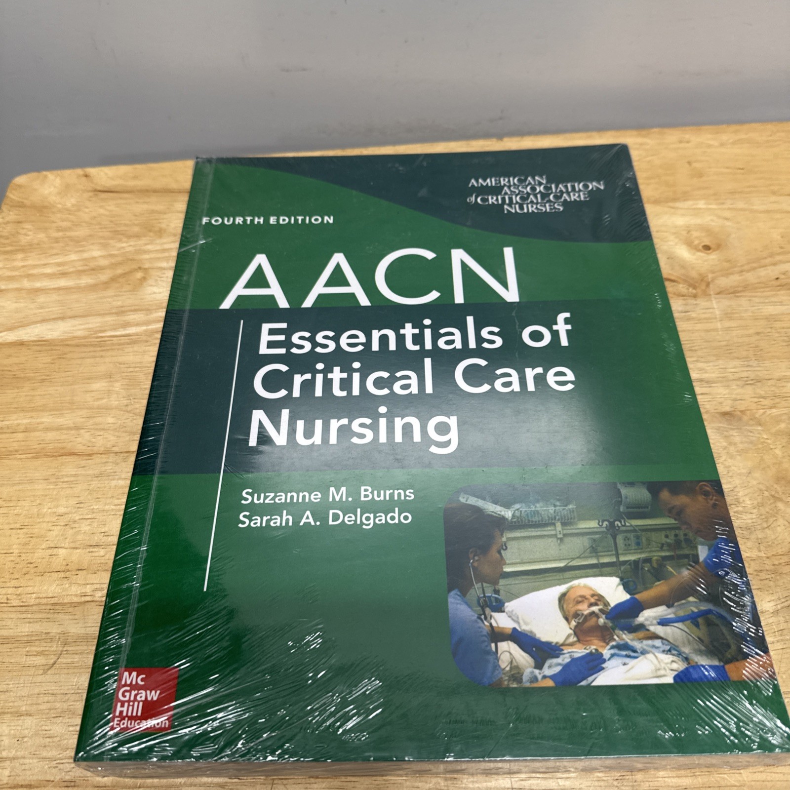 USA STOCK AACN Essentials of Critical Care Nursing, Fourth Edition paperback
