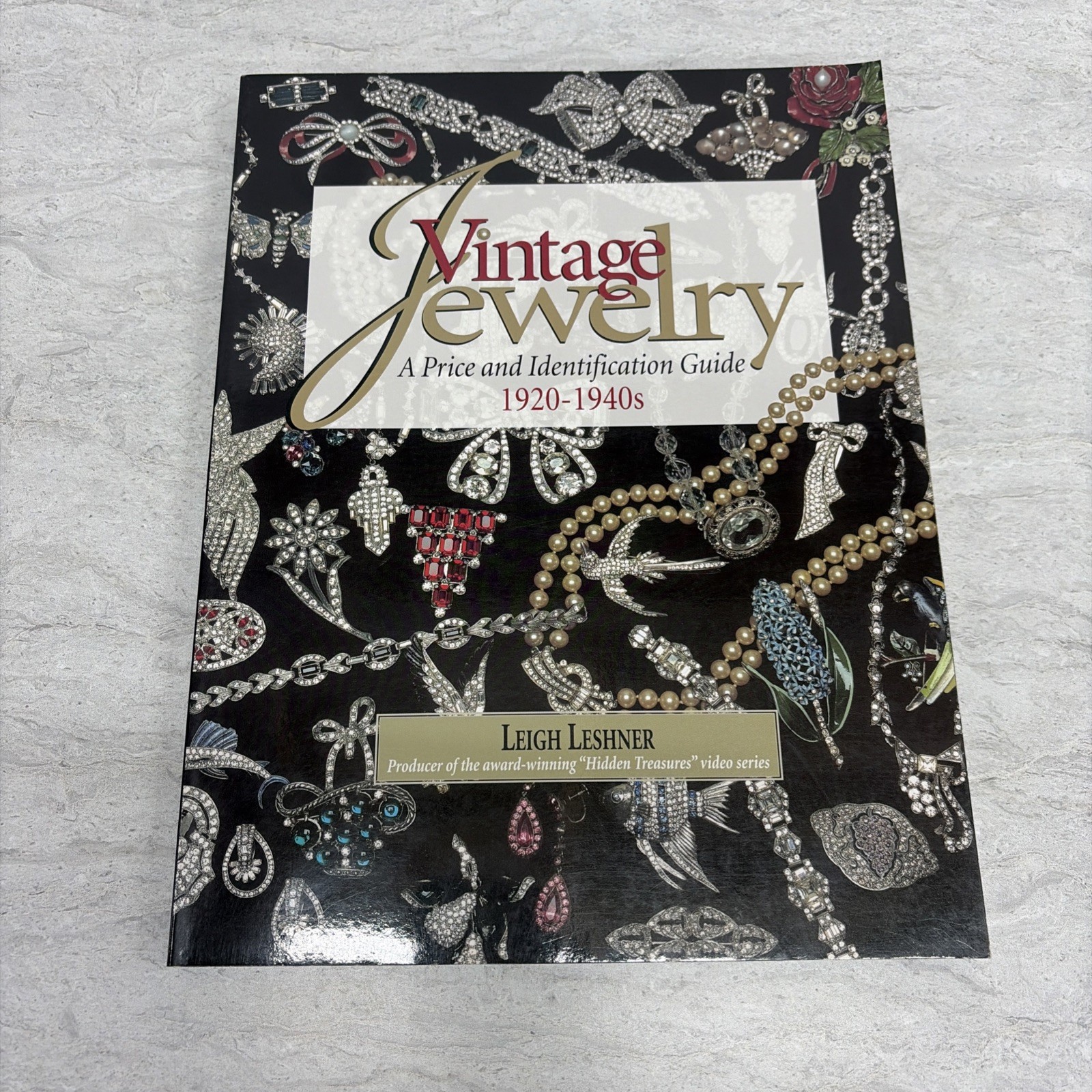 Vintage Jewelry: A Price and Identification Guide, 1920-1940s by Leigh Leshner