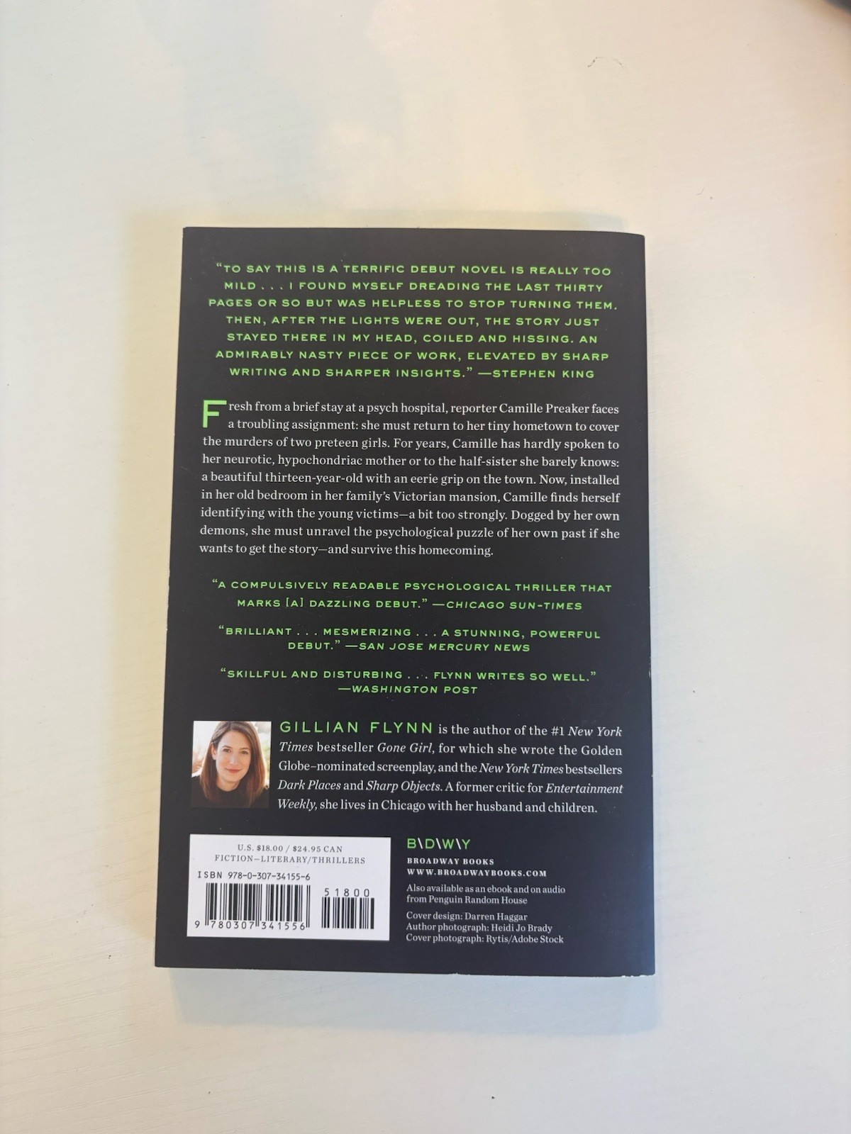 Gillian Flynn Sharp Objects 2007 Trade Paperback Thriller Novel