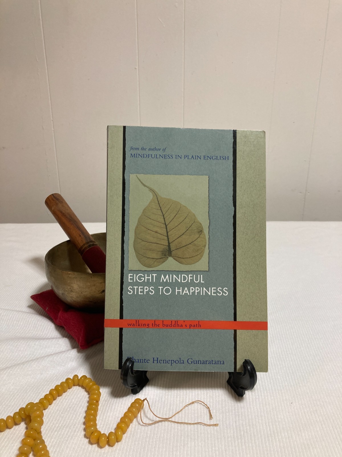Eight Mindful Steps to Happiness. Bhante Henepola Gunaratana (PB, 2001, VG+)