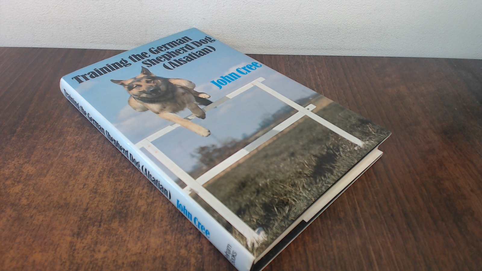 Training the German Shepherd Dog (Alsatian : the Obedient Compani