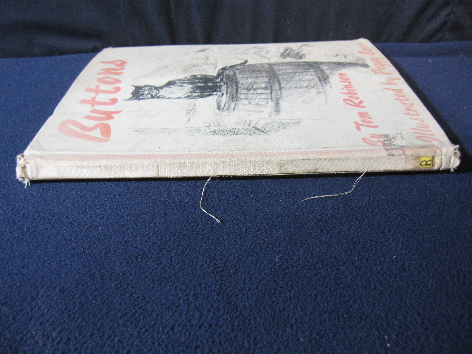 Buttons [Hardcover] Robinson, Tom (Illus. Peggy Bacon)