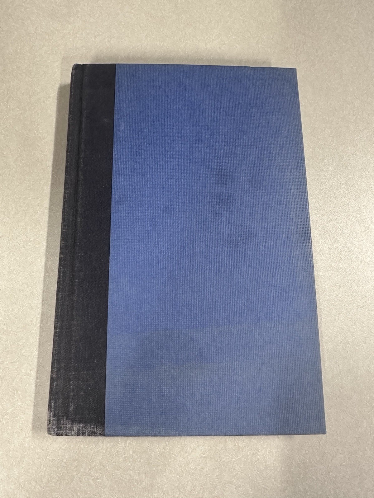 The 22 Immutable Laws Of Marketing – Paperback By Al Ries and Jack Trout – GOOD