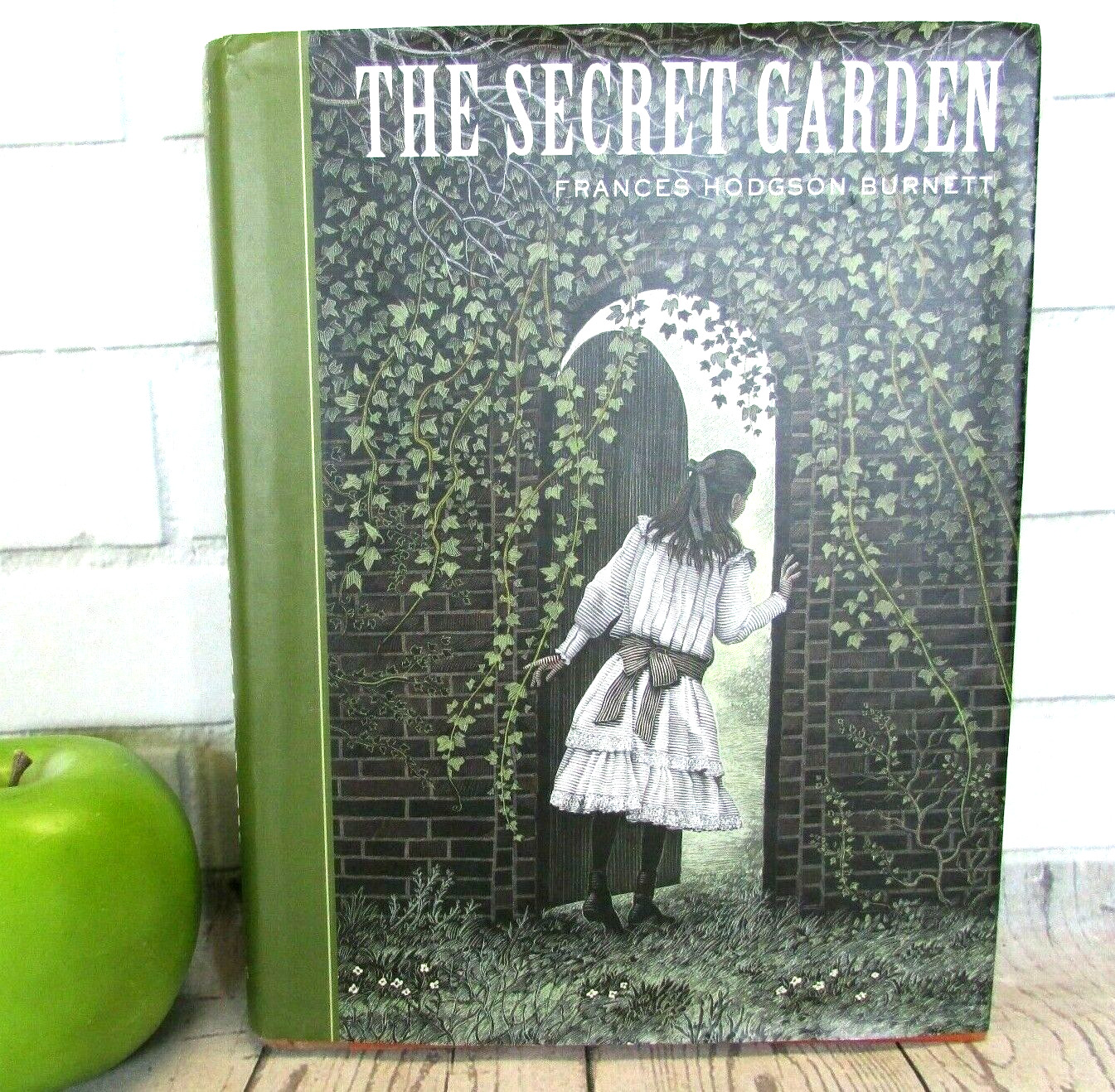 THE SECRET GARDEN Frances Hodgson Burnett Hardcover Dust Jacket Unabridged