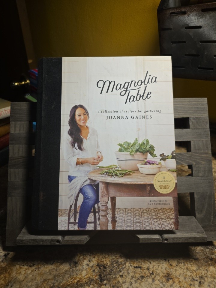 Magnolia Table a Collection of Recipes for Gathering by Joanna Gaines – 1st Edit