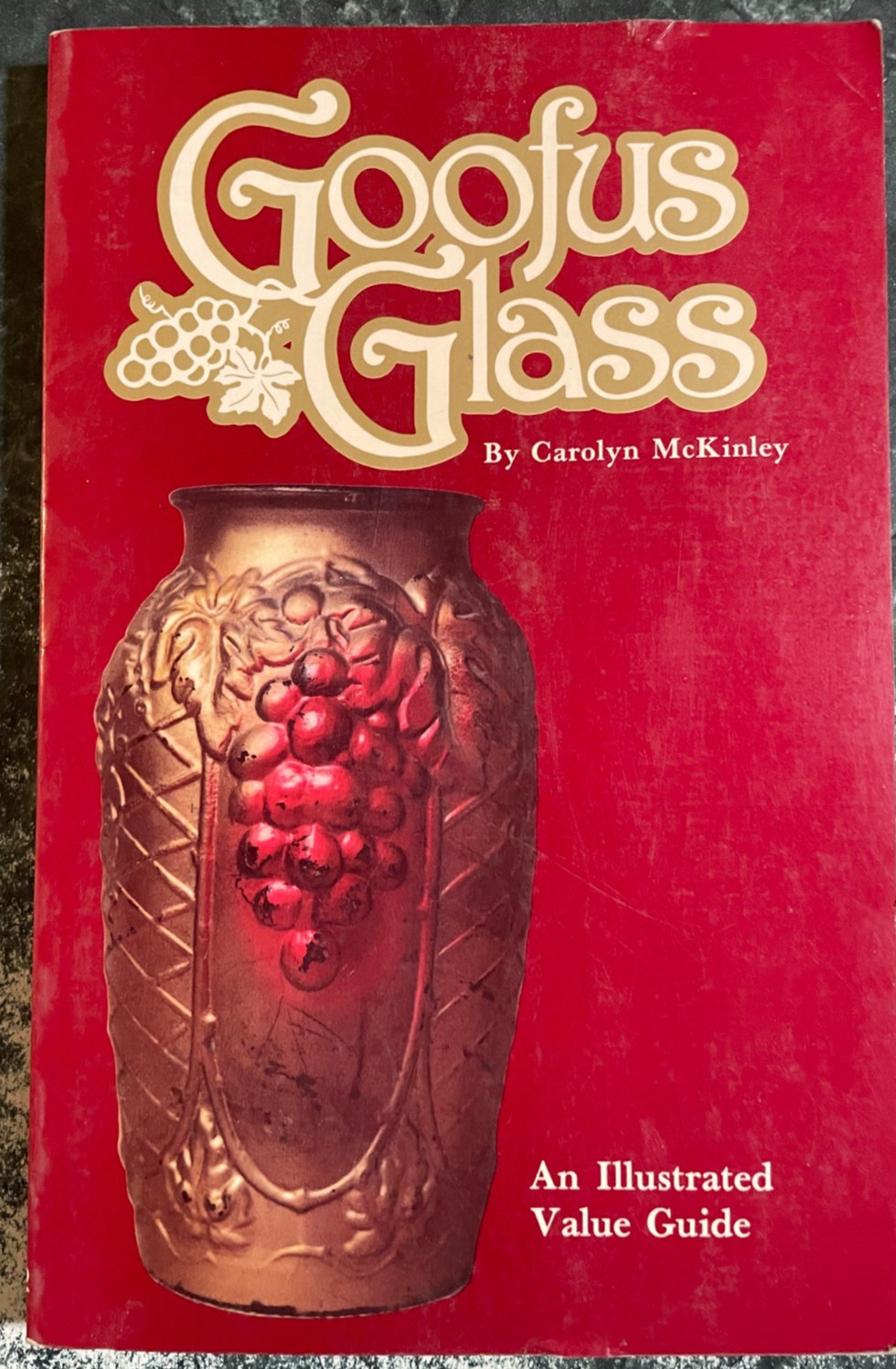 GOOFUS GLASS: AN ILLUSTRATED VALUE GUIDE By Carolyn Mckinley, 128pp, nearly new