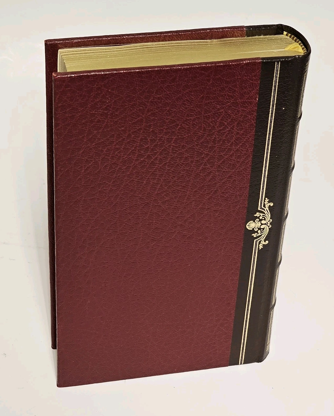 Charles Dickens Complete Works A Tale of Two Cities – Edito-Service Gilt – Book