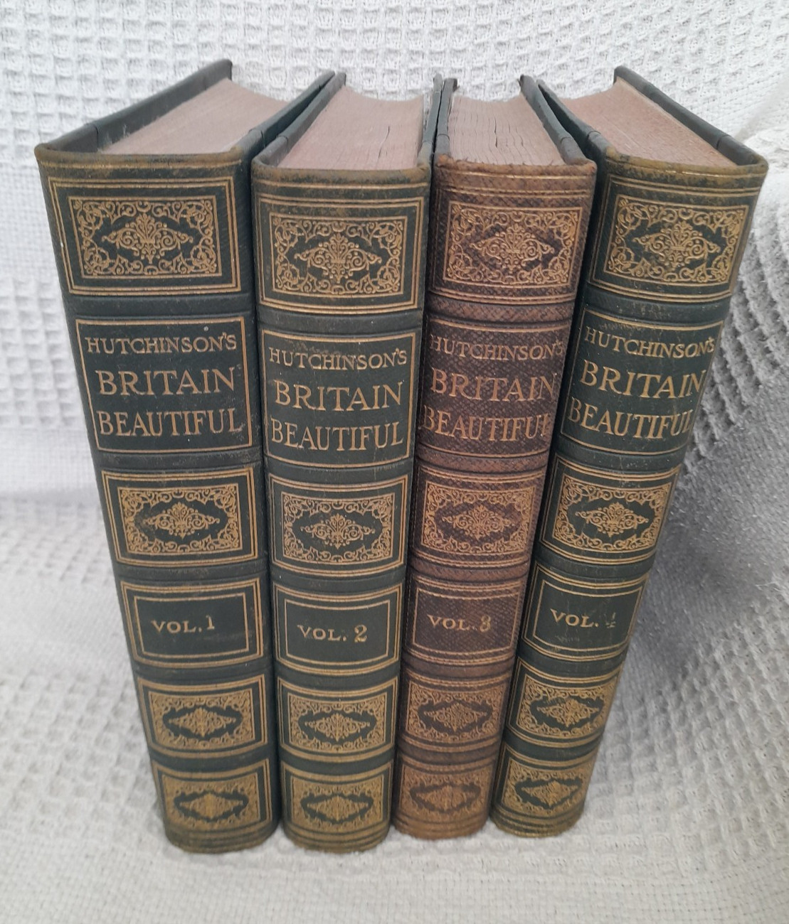Hutchinson’s Britain Beautiful – 4 Volume Complete Set – Good Condition