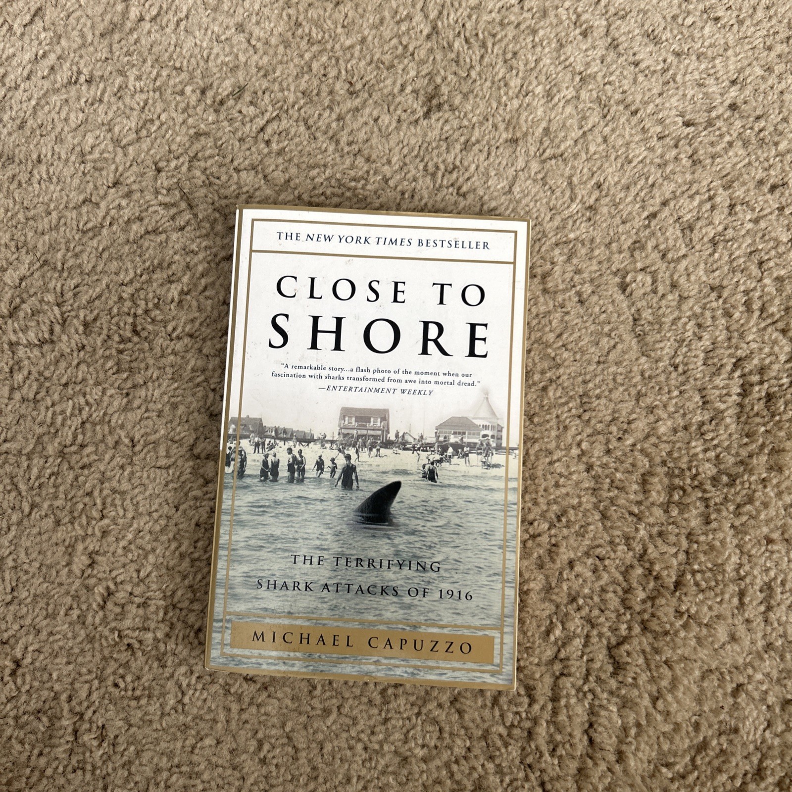 Close to Shore : The Terrifying Shark Attacks Of 1916 by Michael Capuzzo (2002)