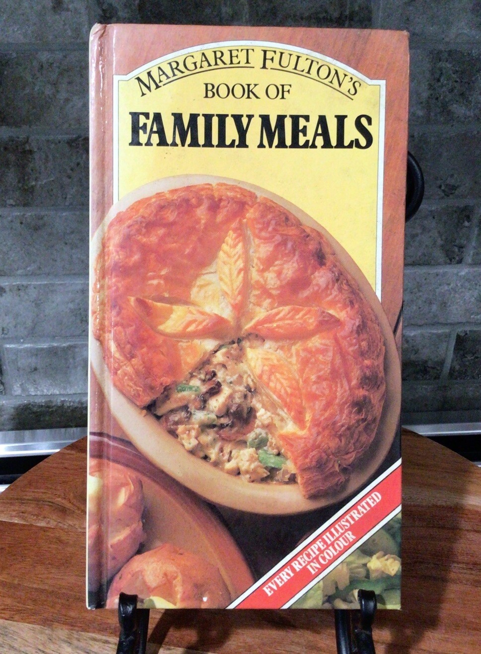 1983 Margaret Fulton’s Book Of Family Meals COOKBOOK 92 pages Vintage