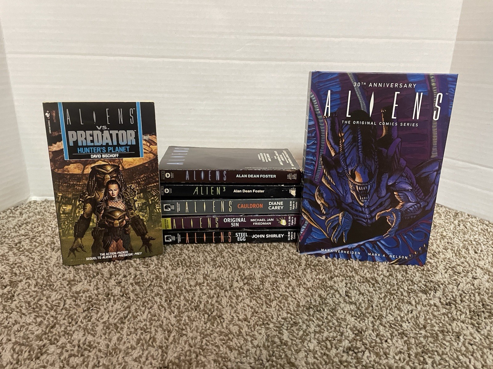 Lot of 7 Alien Books – FREE SHIPPING !
