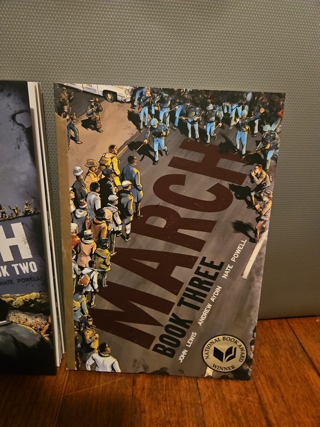 March (Trilogy Slipcase Set) – Paperback, by Lewis John; Aydin – Very Good