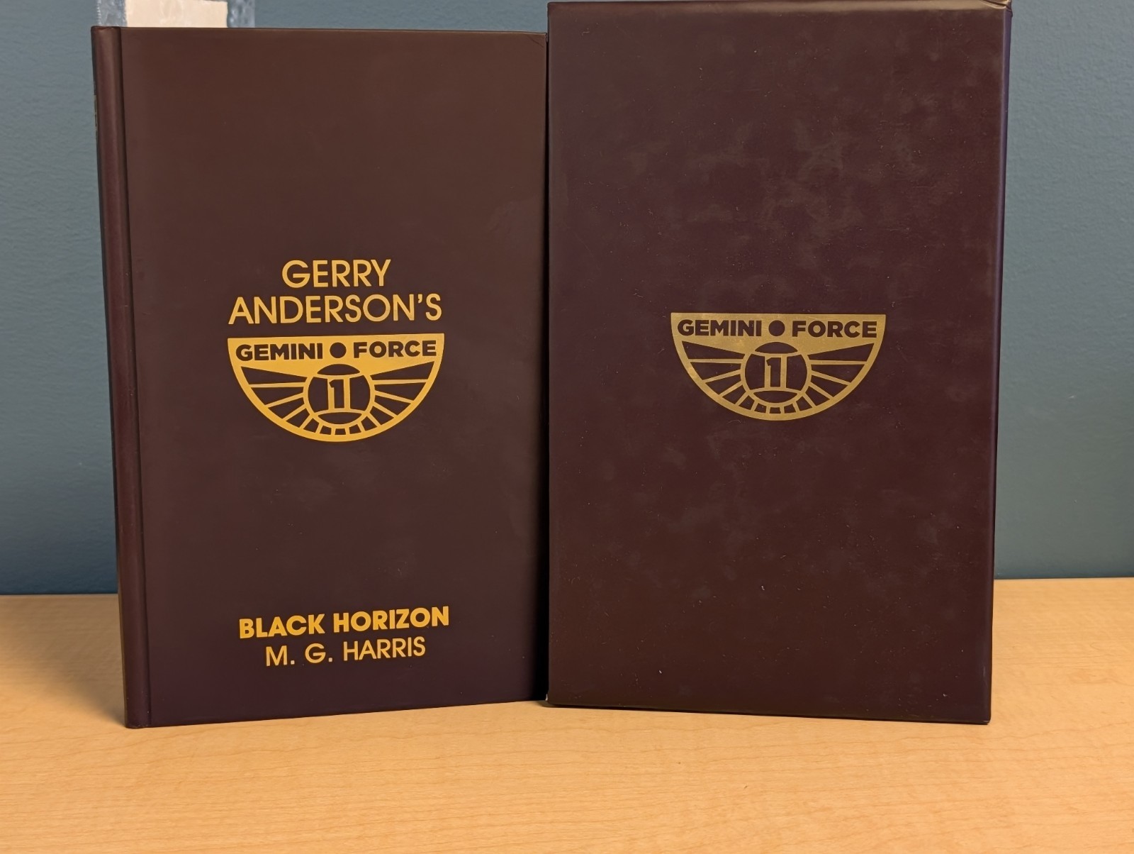 🛰️BLACK HORIZON MG Harris Signed First Edition Gollancz Goldsboro Slipcase