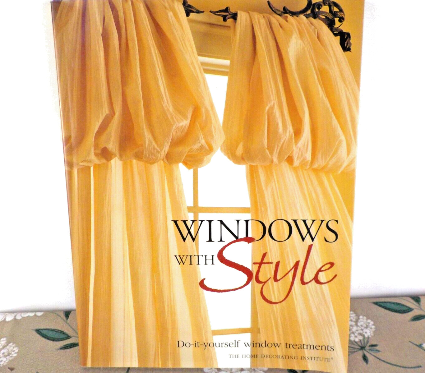 Windows with Style, Do-it-yourself window treatments by The Home Decorating Inst