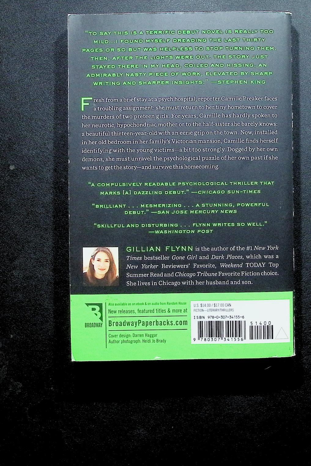 Sharp Objects Gillian Flynn 2006 Broadway Paperbacks Psychological Thriller