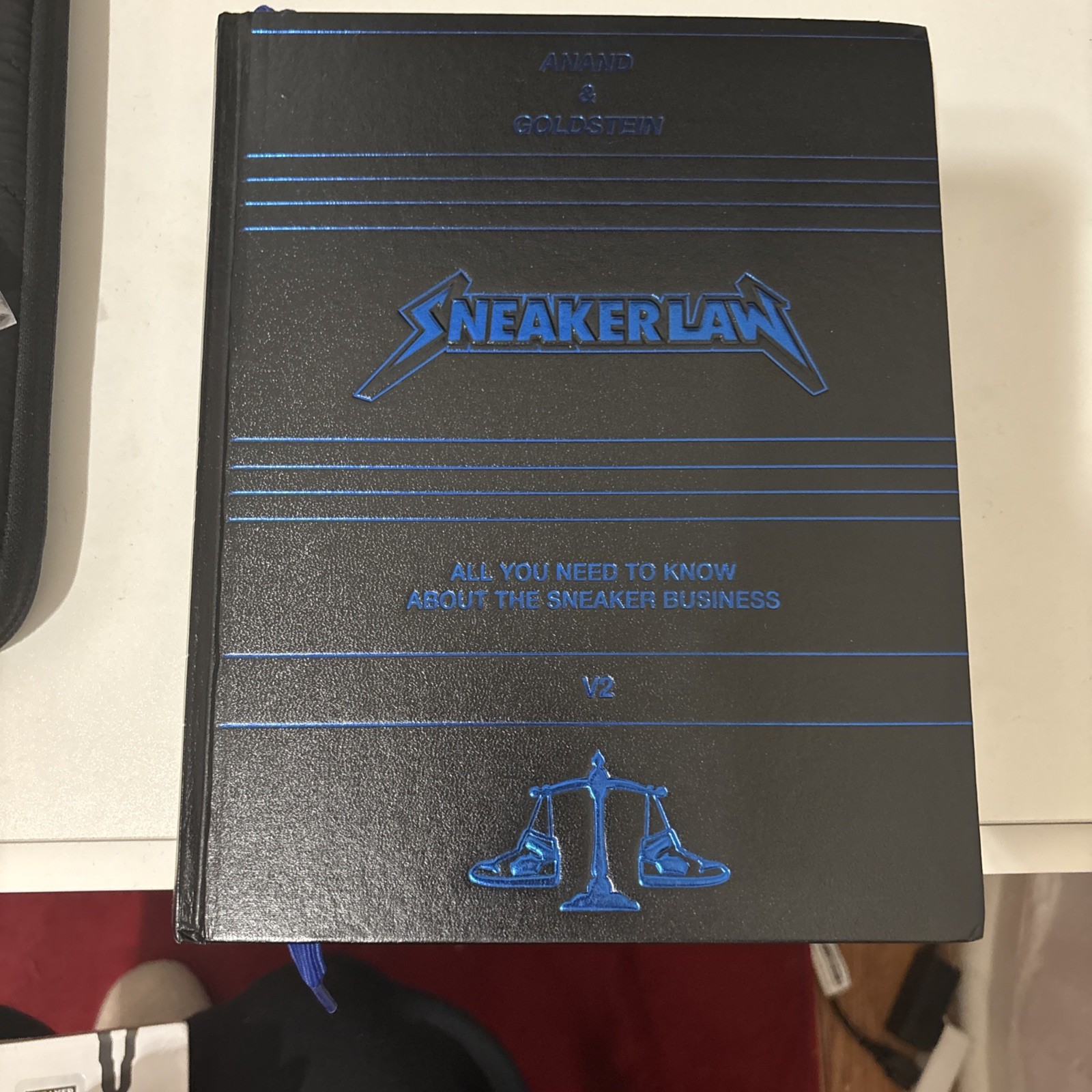 Sneaker Law V2 : All You Need to Know About the Sneaker Business – SIGNED!