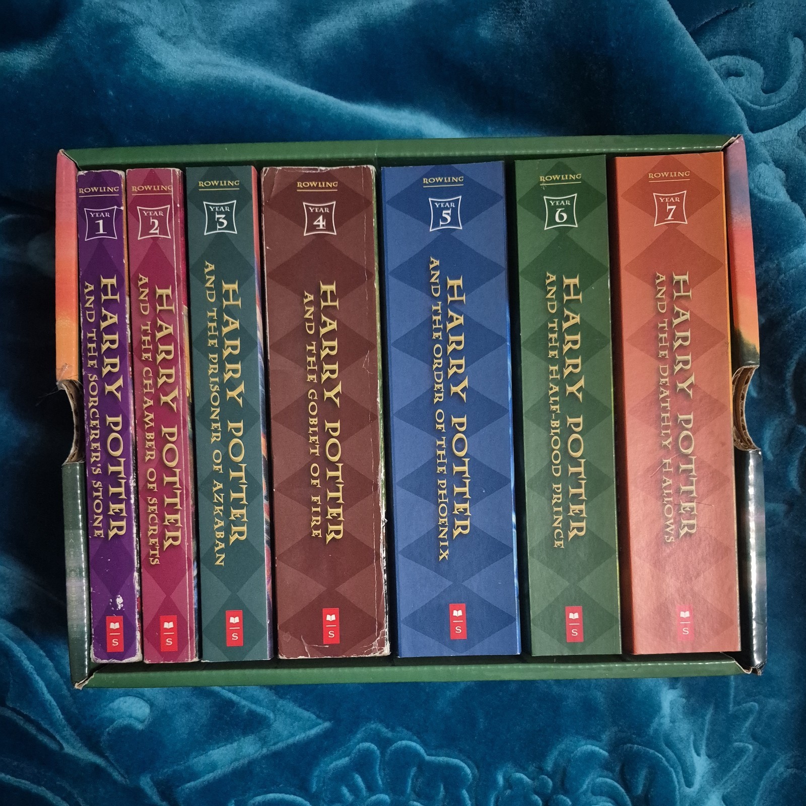 Harry Potter Complete 7 Book Set Box Scholastic Paperback J.K. Rowling