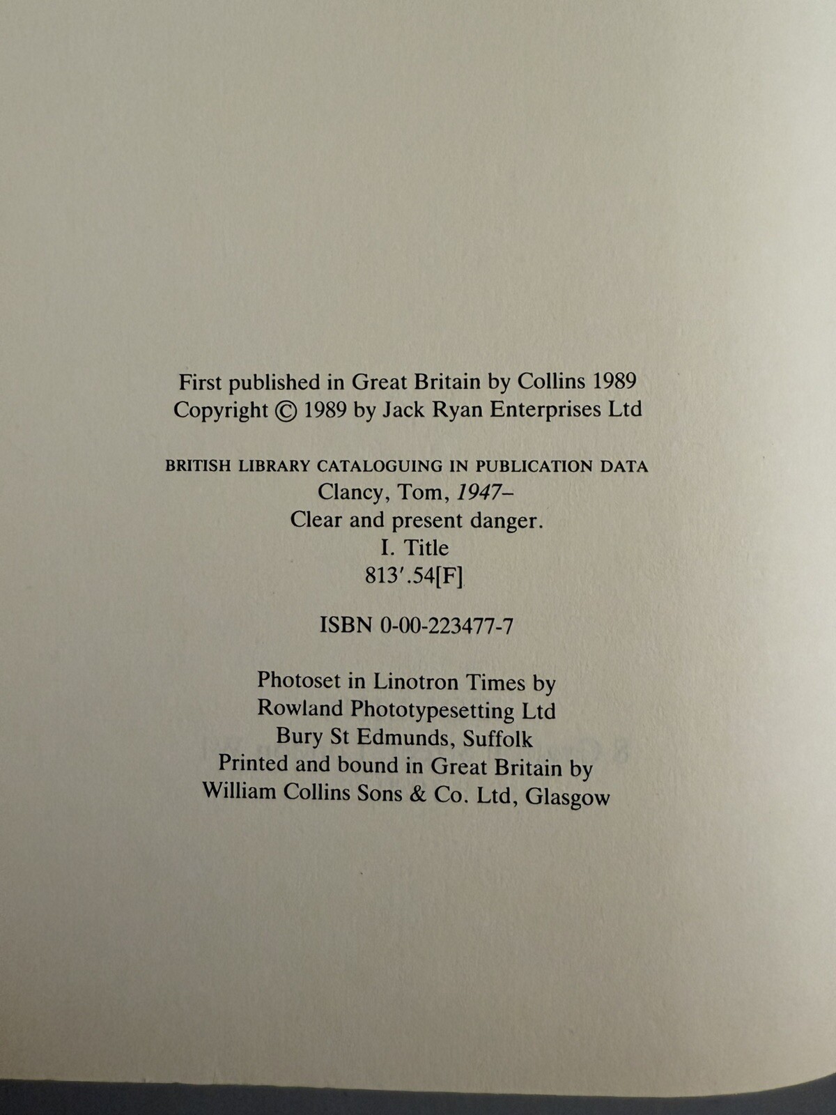 Clear and Present Danger Tom Clancy 1st UK 1st Printing 1989 RARE 816 PAGES!!