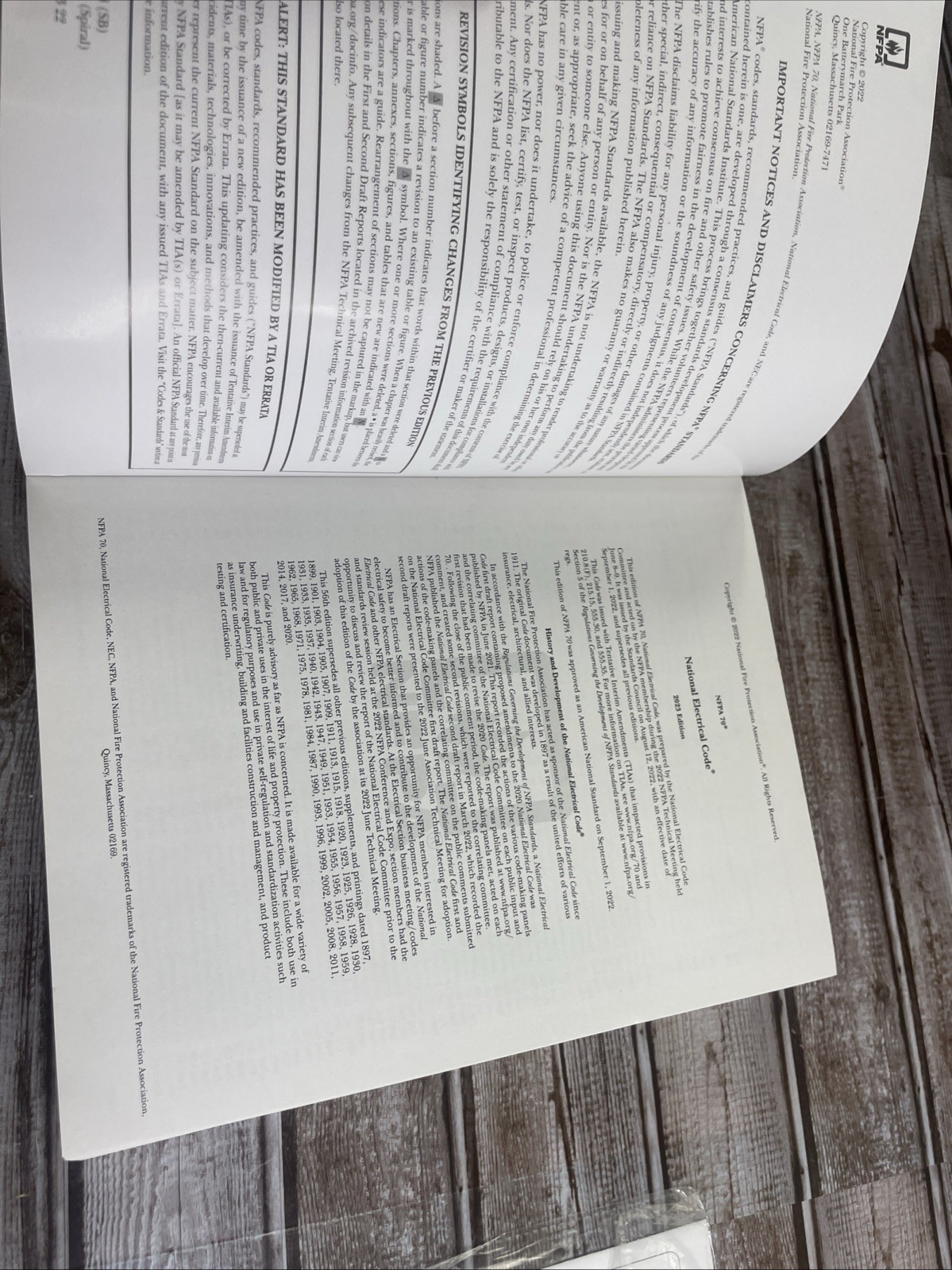 *2023 NFPA 70 National Electrical Code Paperback | ISBN 9781455929368