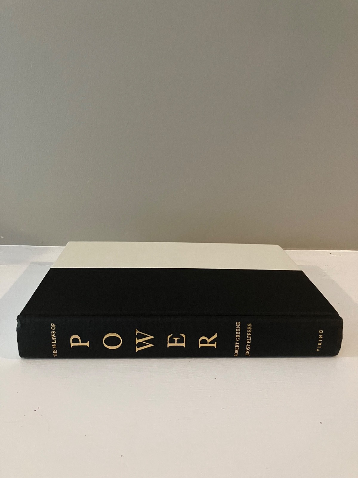 Robert Greene & Joost Elffers, The 48 Laws of Power, First Edition