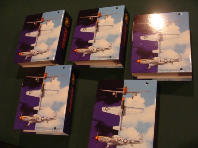 Aircraft Of The World-The Complete Guide Book-Groups 1-16 5 Vols Over 880 Pages