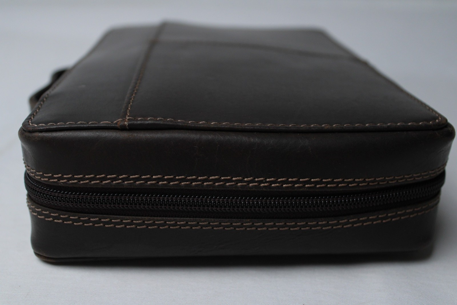 Hunter & Scribe Unisex Solid Buffalo Leather Bible Cover NC3 Dark Brown Large