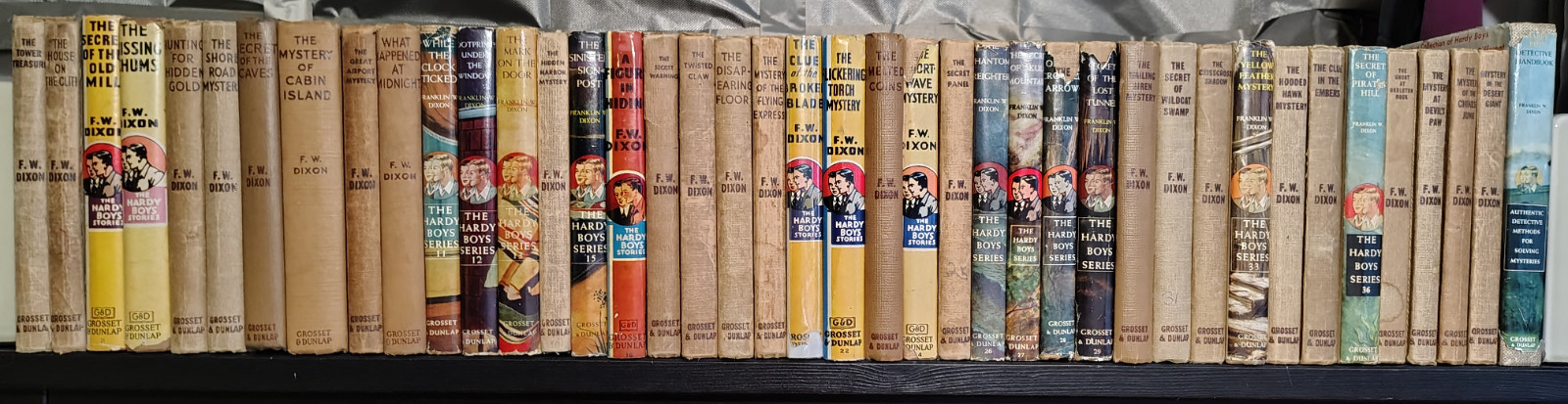 Hardy Boys Original Tan Complete 1-40 Set + Detective Handbook! Some with DJ’s